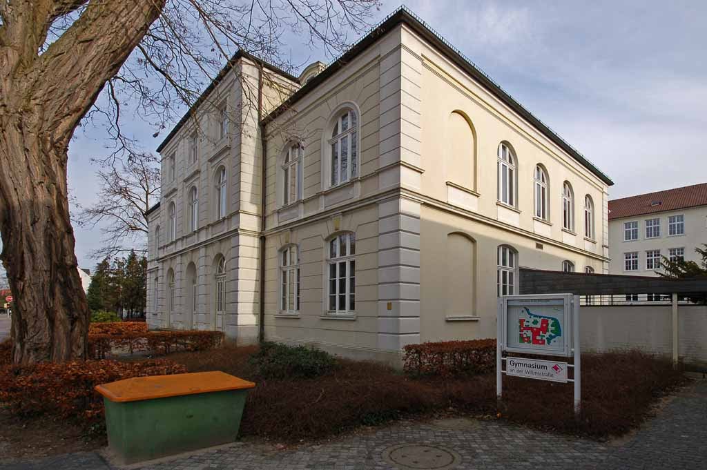 DELMENHORST: "Gymnasium an der Willmsstraße" (High school at the Willmsstreet) • 02-2011, Дельменхорст