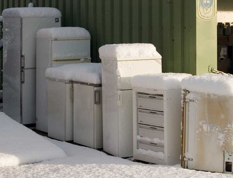 ;-) DELMENHORST, "Recycling-Point": Frierende Gefrierschränke / Freezing freezers • 11-2008, Дельменхорст