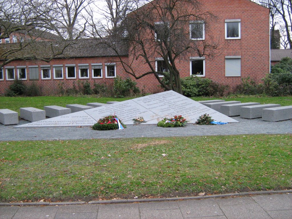 Memorial and poem on the ground, Лунебург