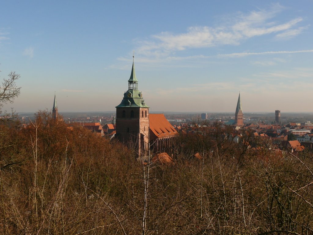 Lüneburg vom Kalkberg aus v.l.-n.r.: Nicolai. - Michaelis. und Johanniskirche - Wasserturm -, Лунебург