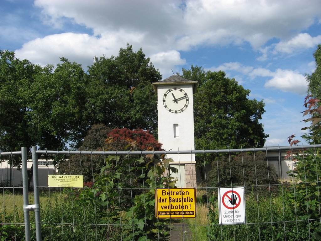Clock in old Rose Barracks in Bad Kreuznach, Бад-Крейцнах