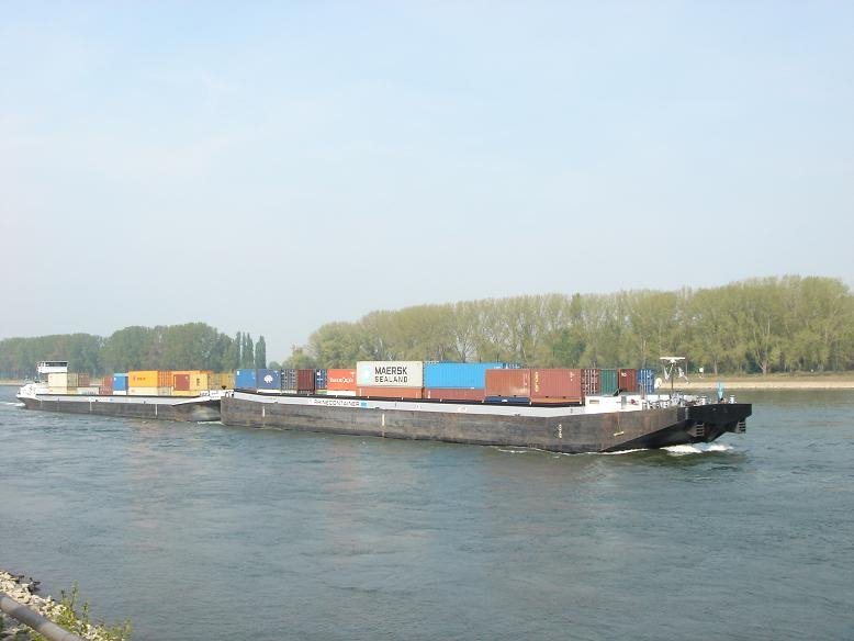 Containerschiff auf dem Rhein - Rhine River, Вормс