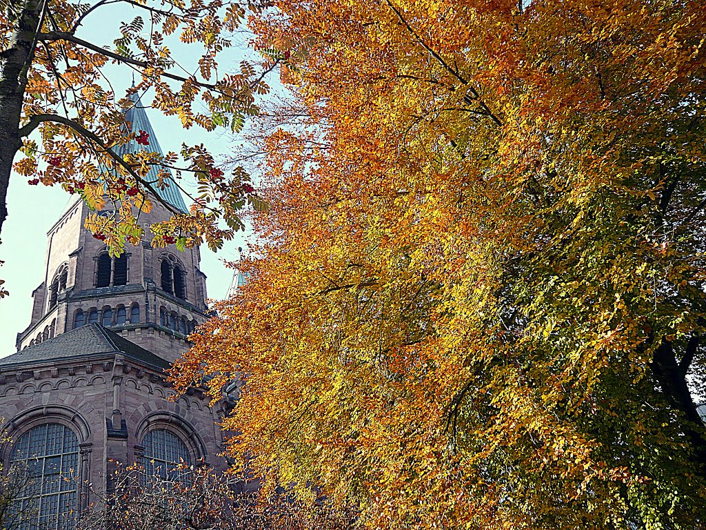 Apostelkirche im Herbst, Кайзерслаутерн