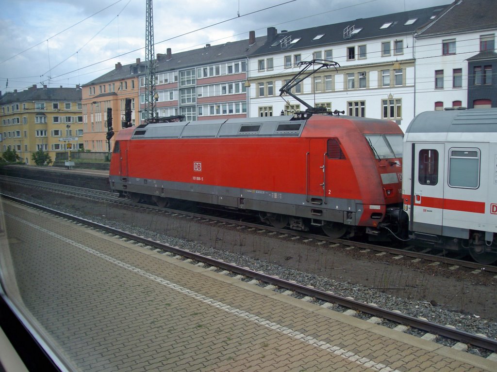 Bahnhof Koblenz: Abfahrender InterCity mit BR 101, Кобленц