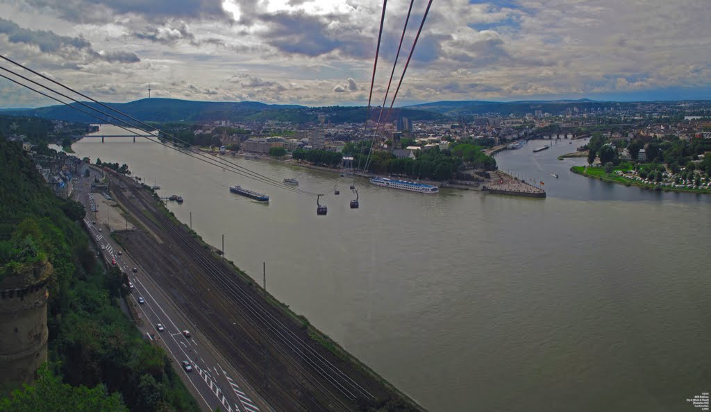 GER Koblenz City & [Rhein & Mosel] (Deutsches Eck) from Rheinseilbahn {speedy 25km/h} Panorama by KWOT, Кобленц