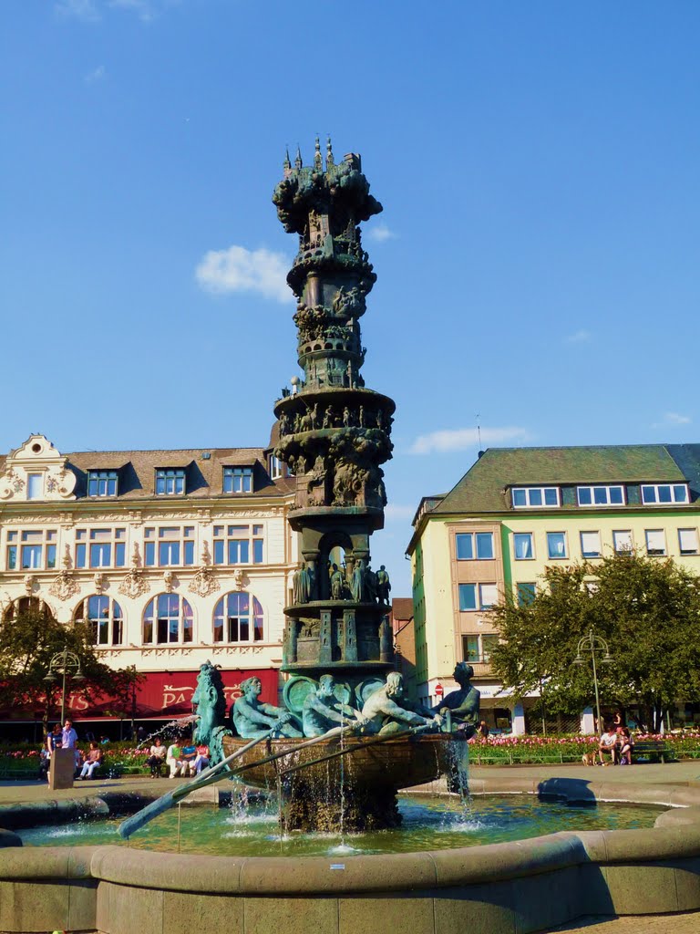 Historiensäule (It tells the history of Koblenz). To enlarge, Кобленц