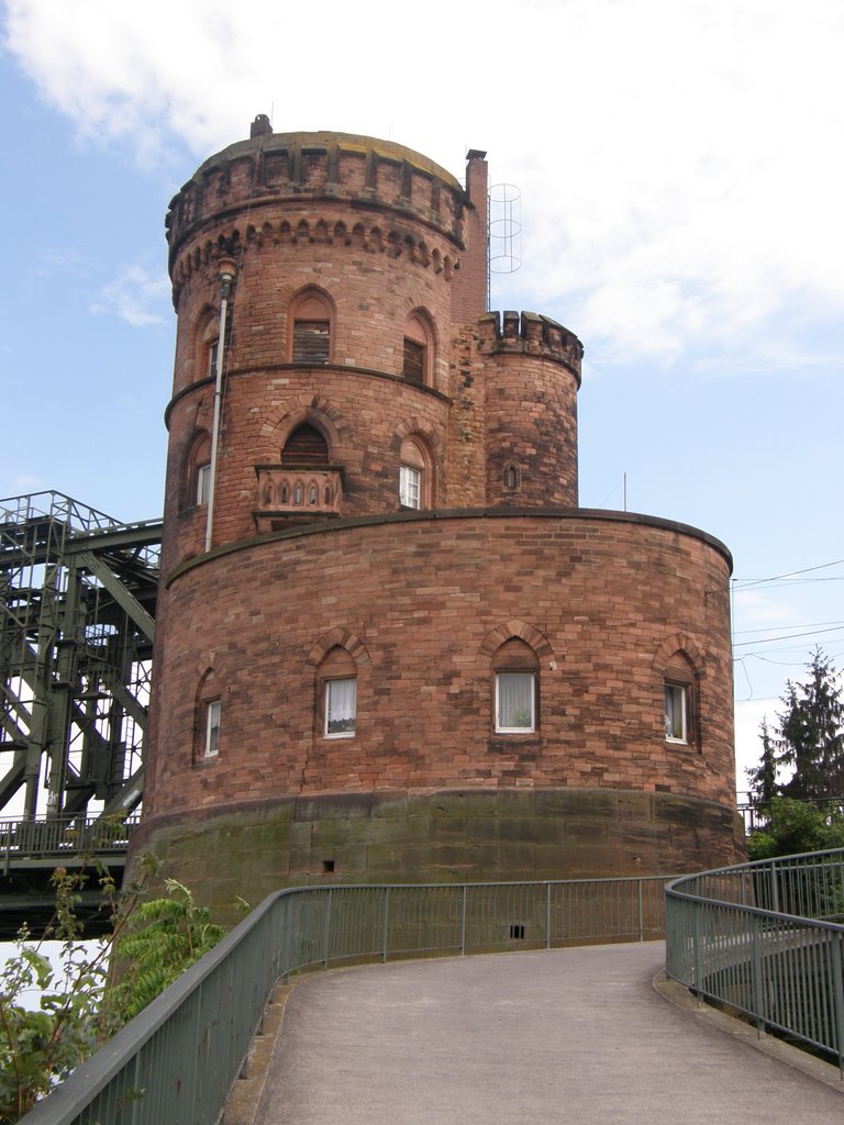 Gatehouse at end of Rhein Railway Bridge, Майнц