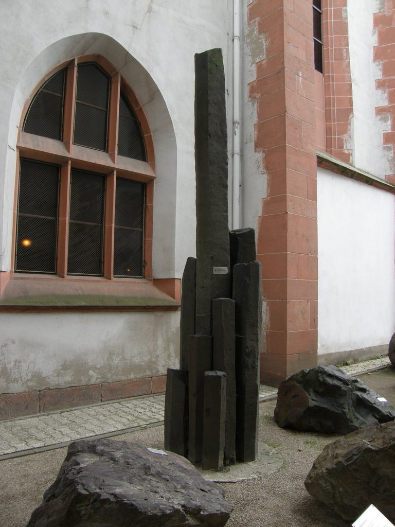 Basalt Column outside the Natural history Museum, Майнц