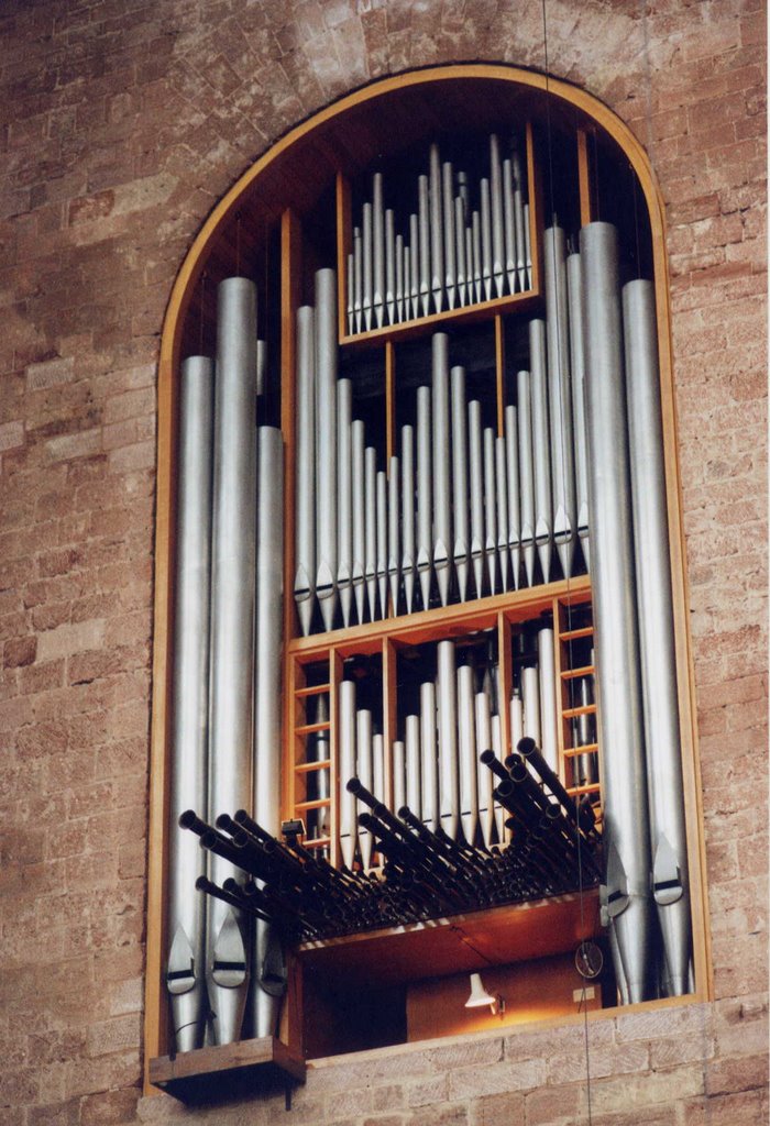 Orgel im Kirchenfenster der Palastaula, Трир