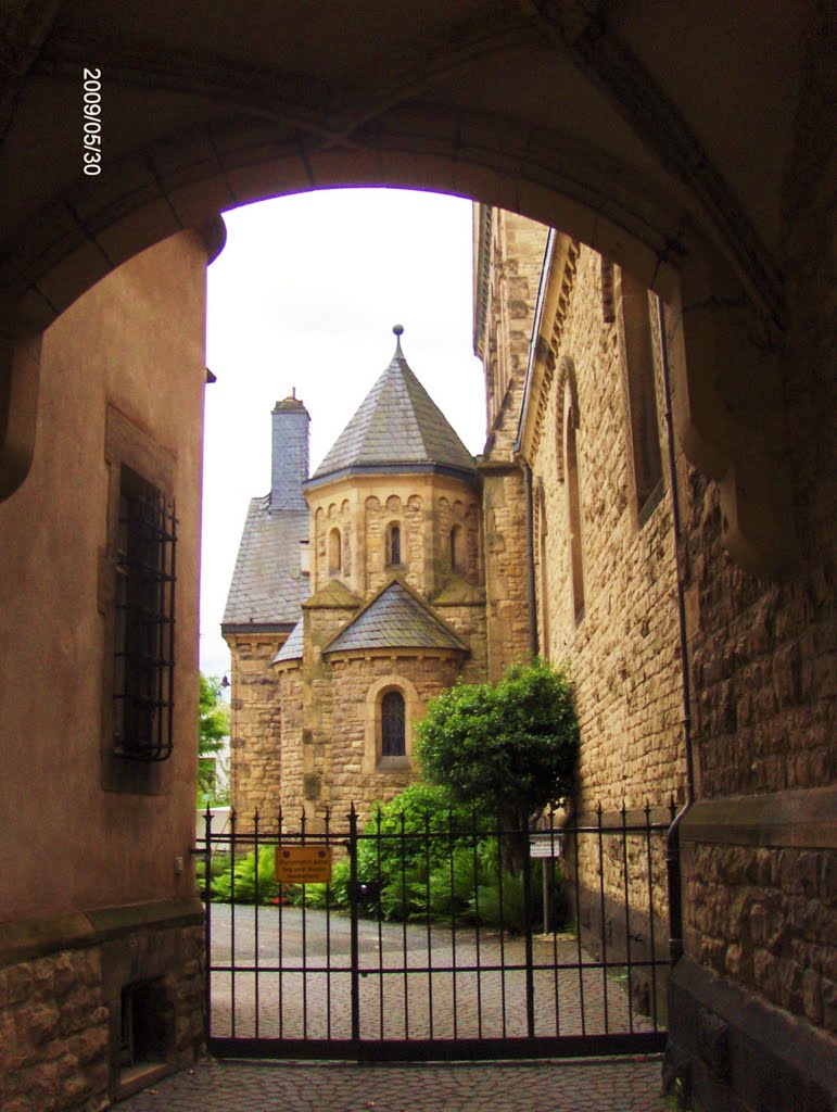 Entrance to the Church courtyard at Sankt Paulos Cathedral, Trier, Трир