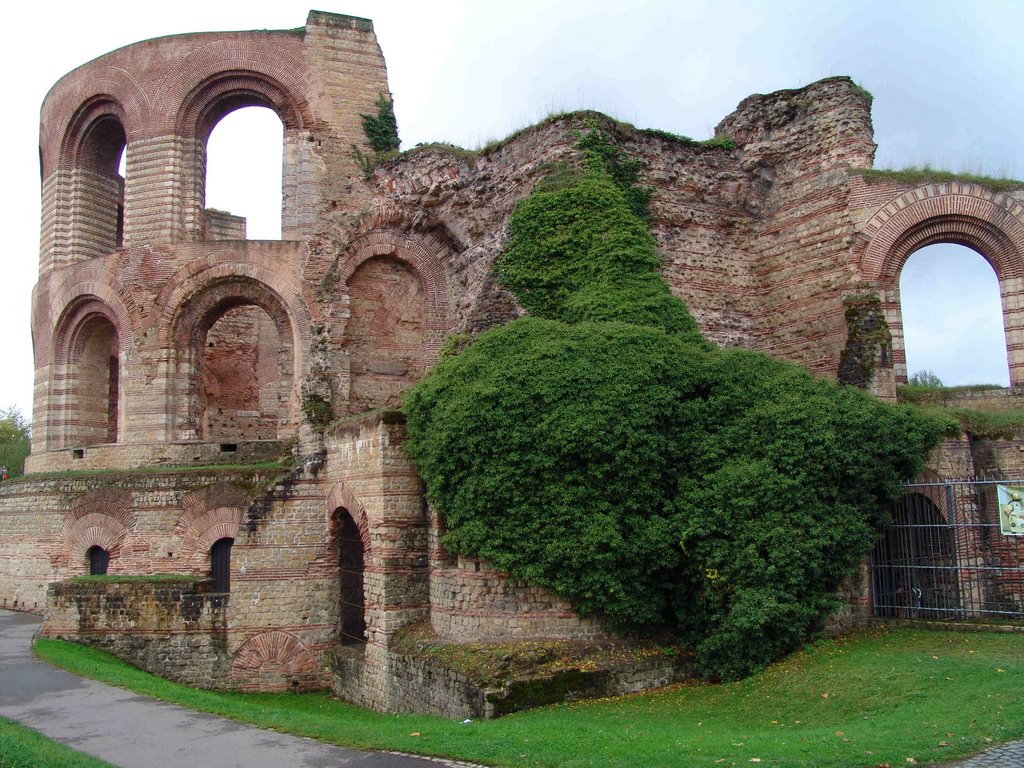Trier Kaisertherme / Treves - ruins of emperor thermea (frontside/entry), Трир