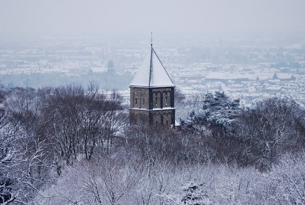 Verschneites Türmchen der St. Salvator Kirche auf dem Lousberg/January contest, Аахен
