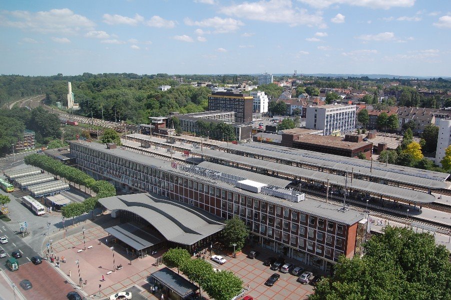 Bochum Hauptbahnhof aus dem 14. Stock des Europahauses gesehen, Бохум