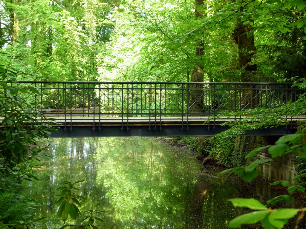 small bridge in the park, Гутерсло