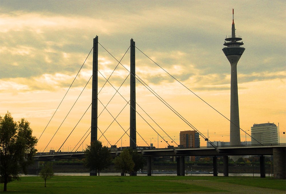 Düsseldorf, Tower and Bridge, Дюссельдорф