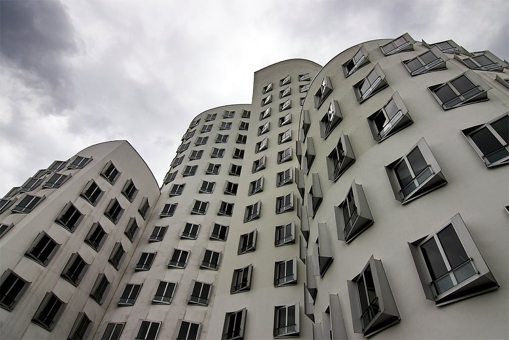 O. Gehry Building Düsseldorf (Germany), called "Neuer Zollhof", Дюссельдорф