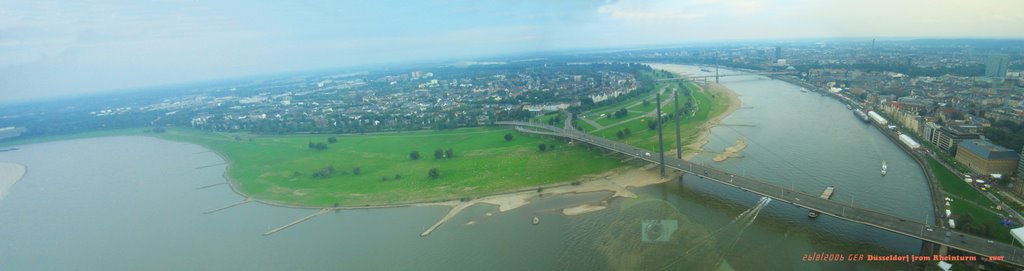 GER Duesseldorf [Rhein] from Rheinturm Panorama by KWOT, Дюссельдорф