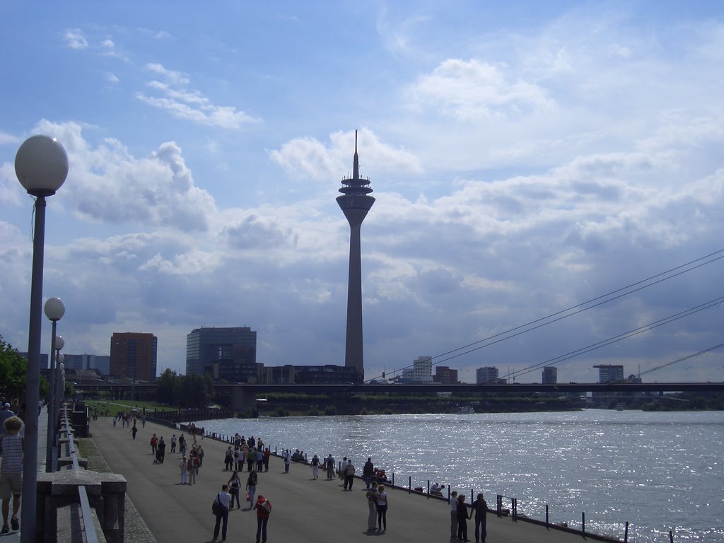 Rheinturm, Düsseldorf, Дюссельдорф