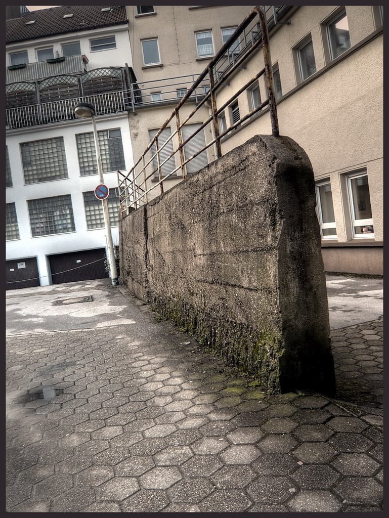 Das Geländer ist besonders wichtig. Stell Dir vor, einer würde über die Mauer fallen..., Золинген