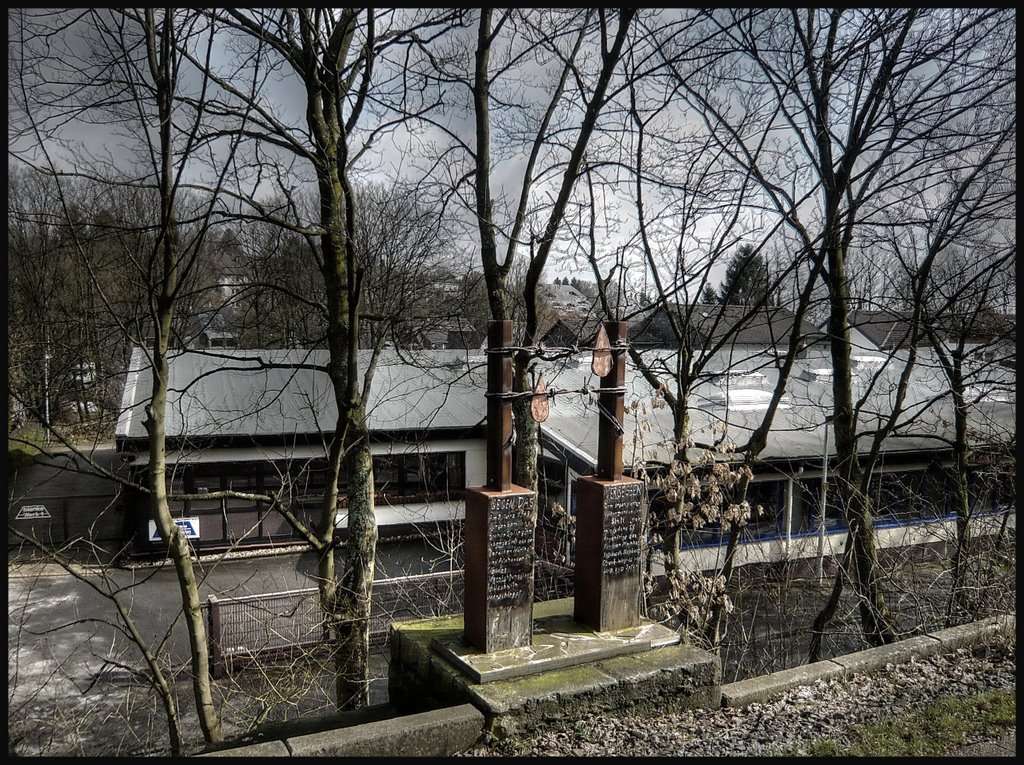 GEGEN DAS VERGESSEN - Am 3. März 1943 wurden sämtliche, noch in Solingen lebende Sinti, aus den Baracken Wörthstr. und Posthauser Str. in das Vernichtungslager Auschwitz verschleppt. Dem organisierten Völkermord an den Sinti fielen mindestens 55 Angehörig, Золинген
