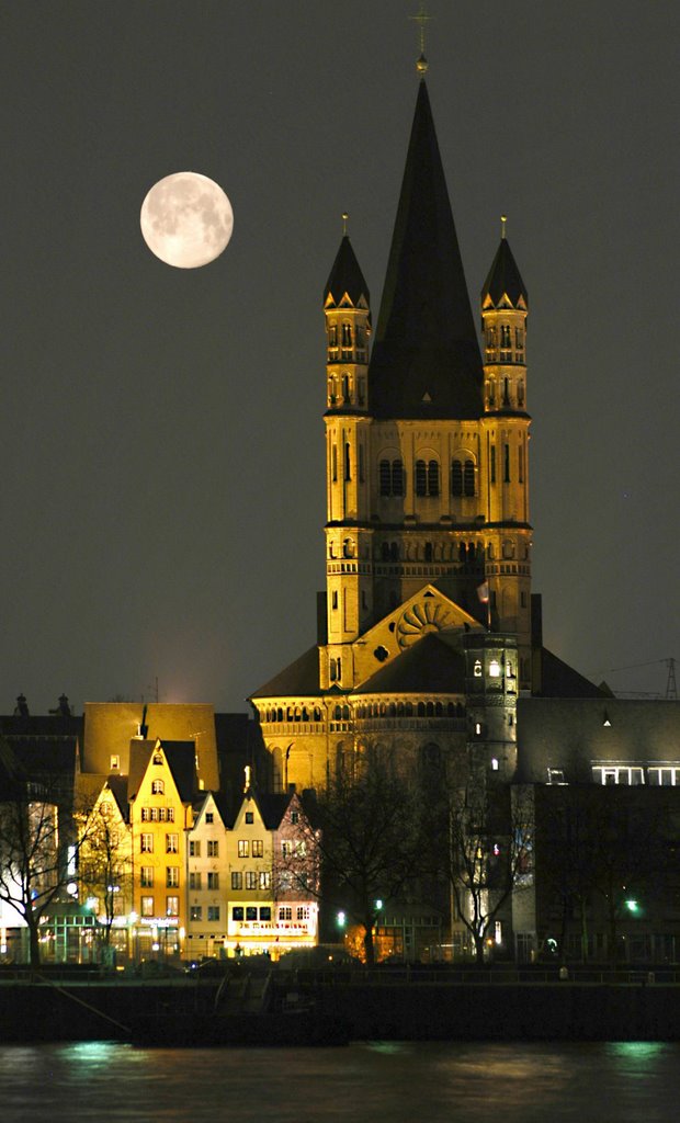 Moon over Cologne-Honorable Mention-Mai 2009, Кёльн