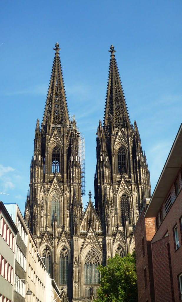 Kölner Dom aus der Straße "Burgmauer" betrachtet // Cologne Cathedral, Кёльн