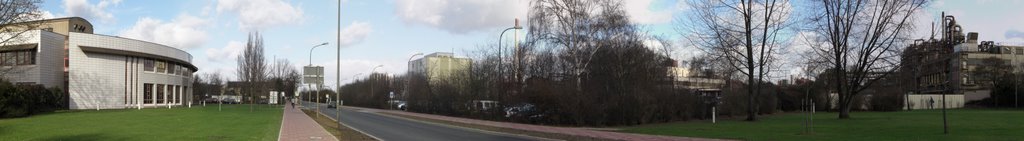 An der Duisburger Strasse vor dem Bayer Ausbildungszentrum, Крефельд