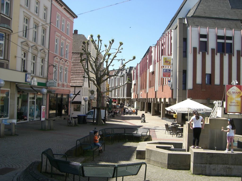 MINDEN  -  Bäckerstraße mit dem (ehemaligen)  "KARSTADT/Herthie"-Kaufhaus, Минден