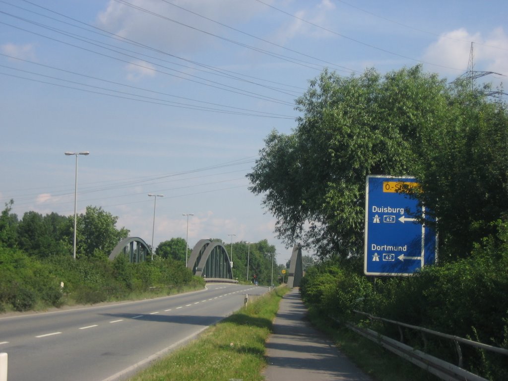 Buschhausener Straße mit Kanalbrücke 17.06.2008, Оберхаузен