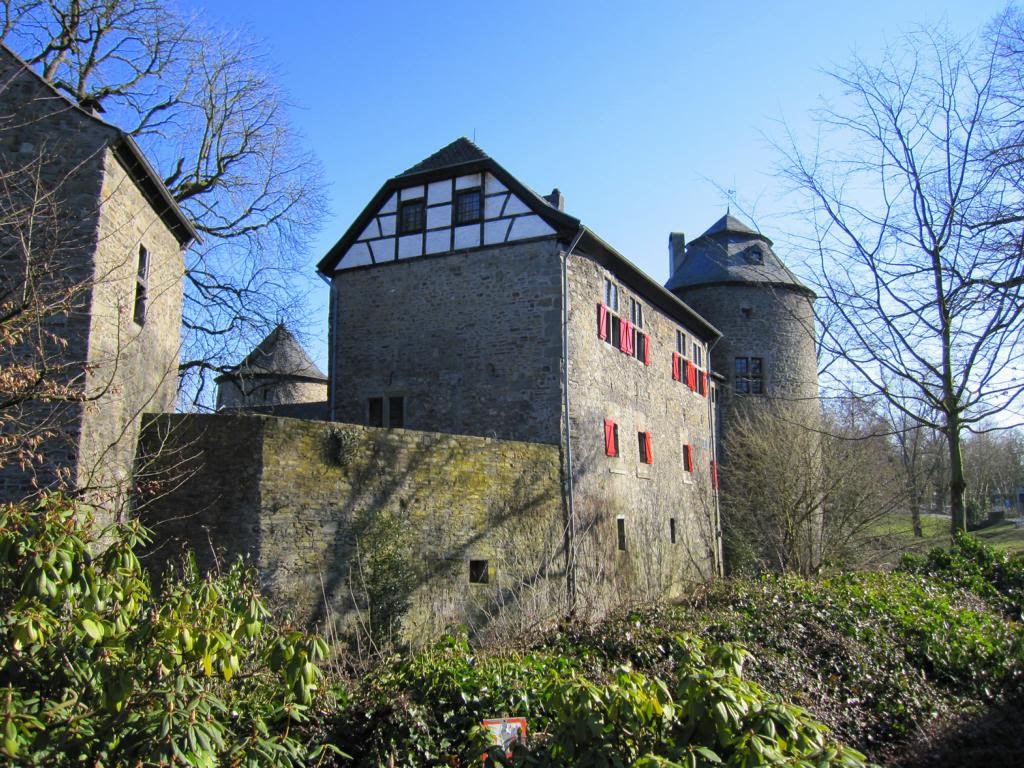 Wasserburg "Haus im Haus" in Ratingen, Ратинген