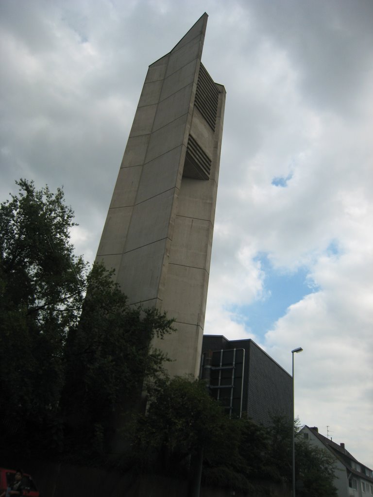 Als Kirchturm verkleideter Stahlbeton, Ремшейд