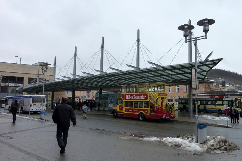 Busbahnhof in Siegen mit "Hübbelbummler", Зиген