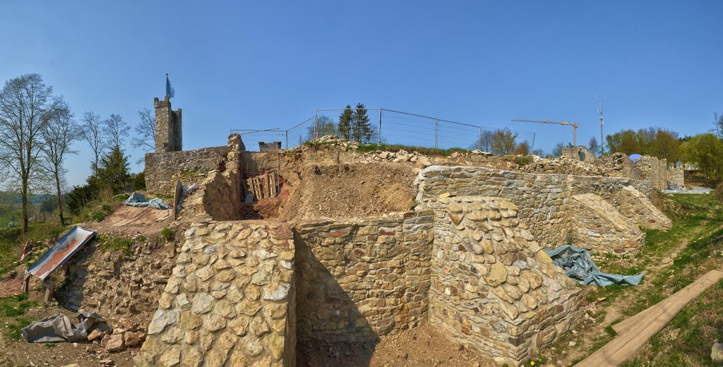 Panorama Burgruine Ringelstein während Sanierung, Харт