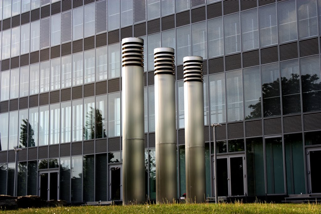 OLG Hamm: Die Säulen der Gewaltenteilung als Skulptur., Хамм