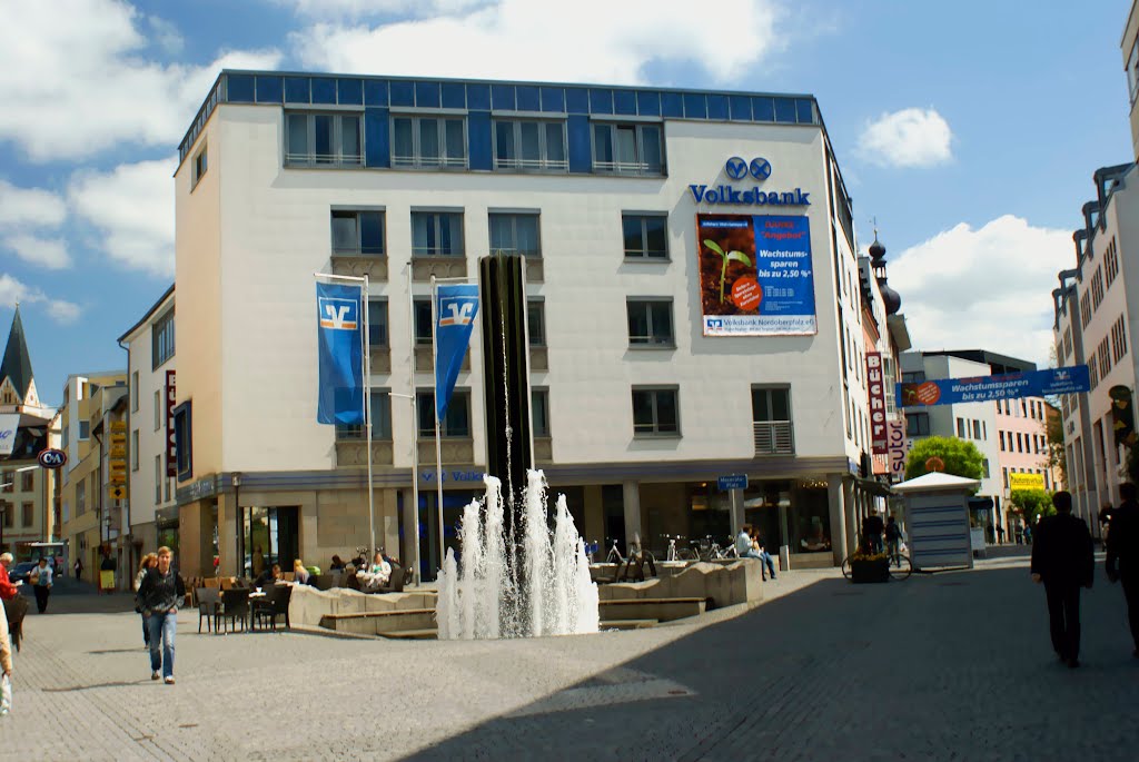 Moderne Brunnen in Macerate Platz, Вайден
