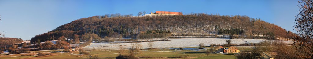 Die Wülzburg, strahlend mit neuem Glanz hoch über Weißenburg, Вайсенбург