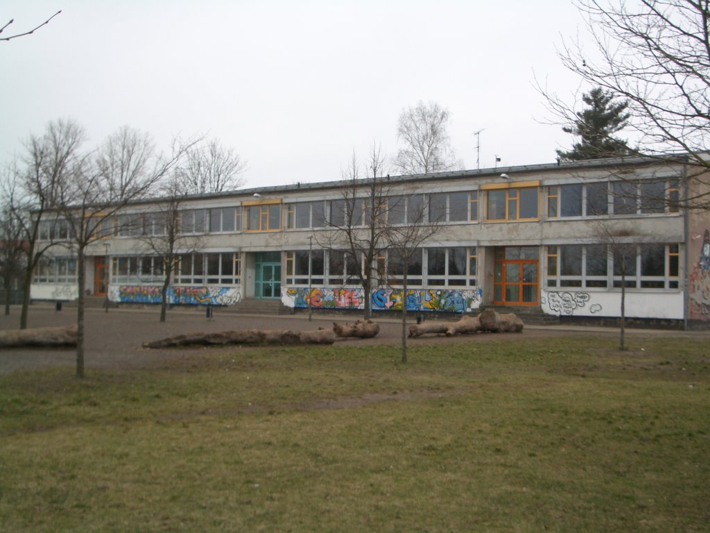 Karl Marx Schule mit Pausenhof, Гарделеген