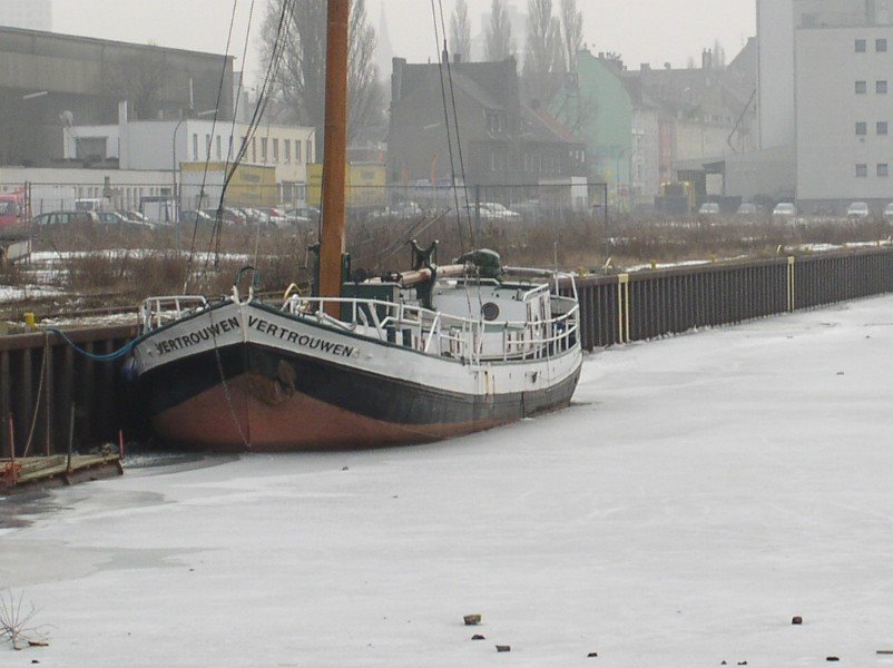 zugefrorenes Hafenbecken am 3. Februar 2006, Дортмунд