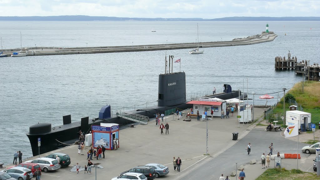 Sassnitz - přístav (maják a ponorka H.M.S.OTUS - plovoucí mořské muzeum), Засниц