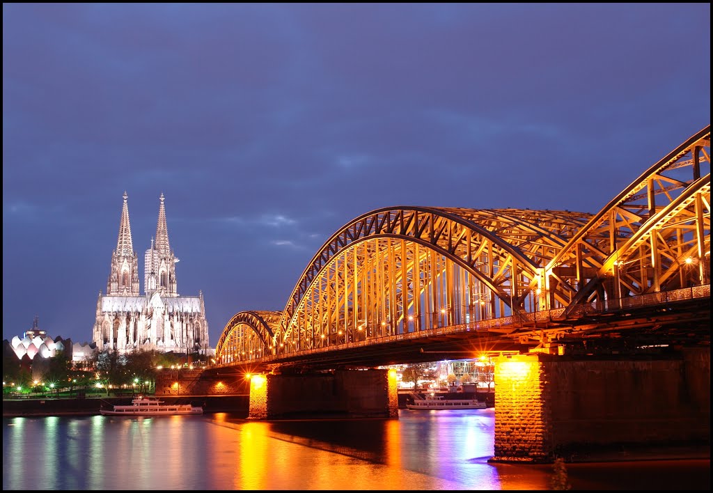 UNESCO World Haritage -  Cologne Cathedral - Germany - Blue Hour Serie - 15 Sec. - OPEN it please - [By Stathis Chionidis], Кельн