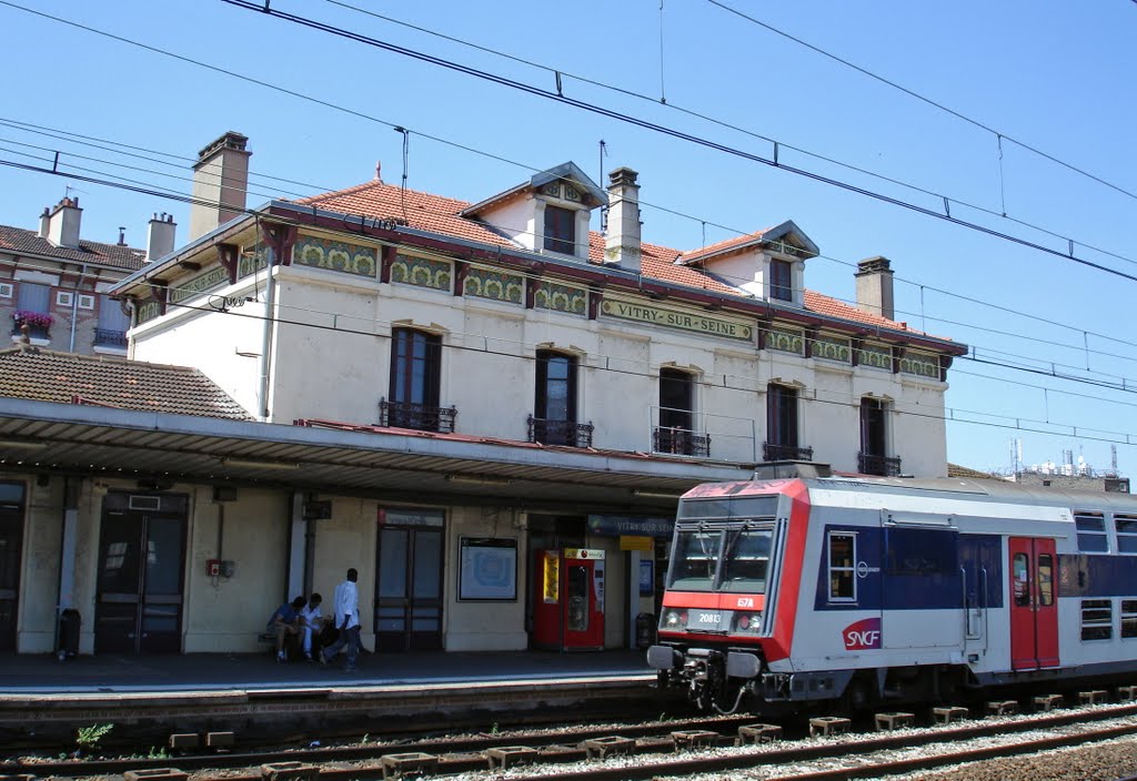 Gare SNCF Vitry-sur-Seine, jul/2010, Иври
