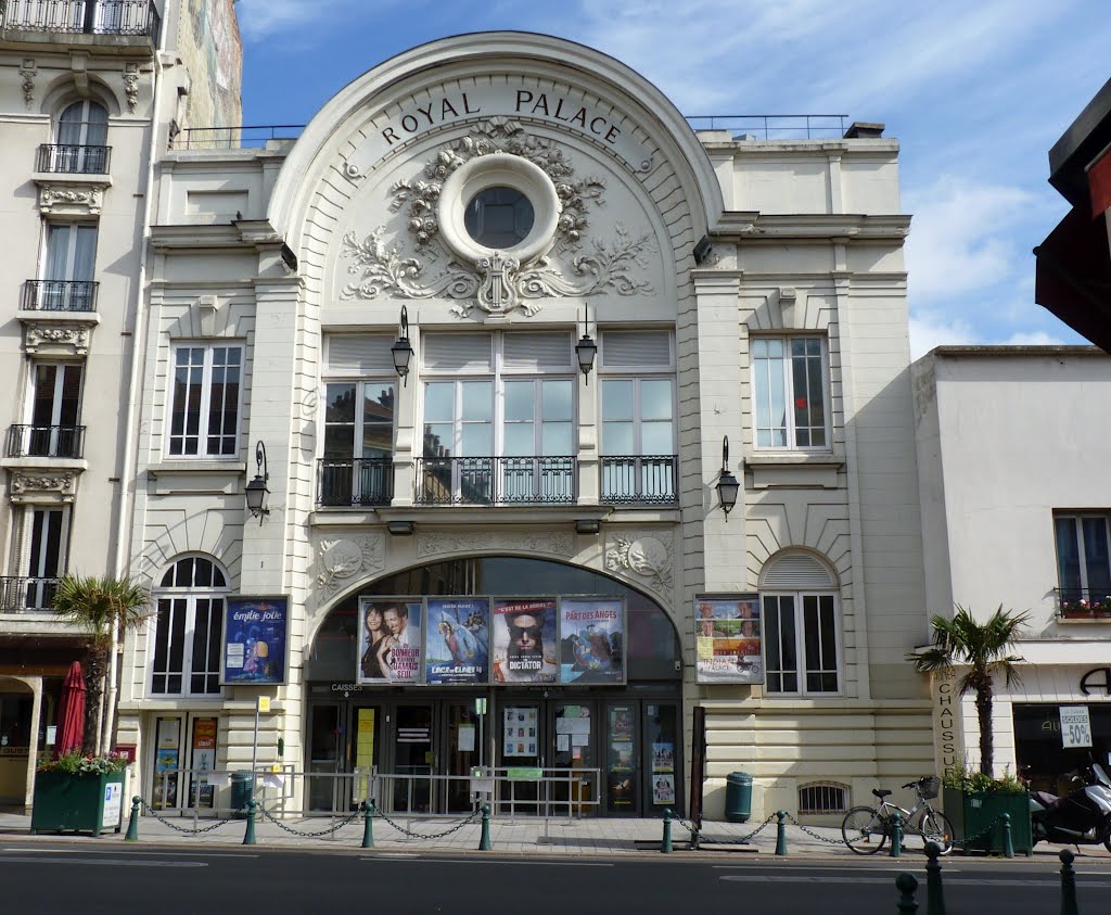 Le cinéma Royal Palace à Nogent-sur-Marne., Фонтеней-су-Буа