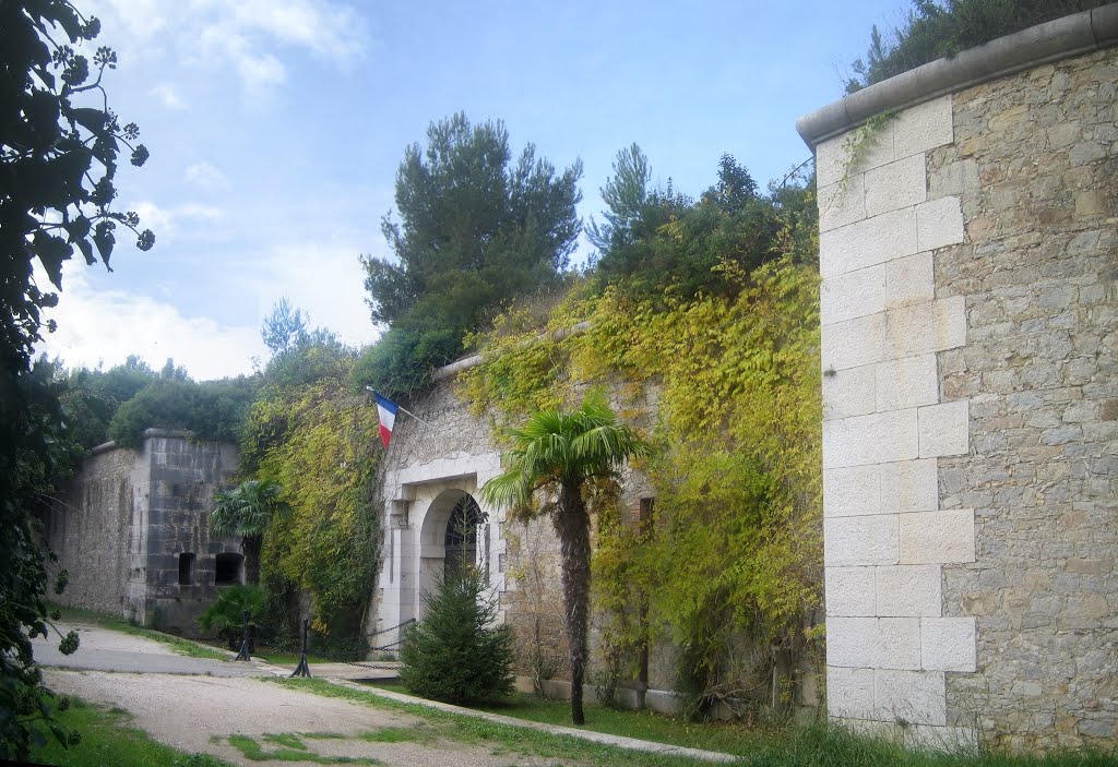 Entrée principale du Fort Napoléon (XIXeS), Ла-Сен-сюр-Мер