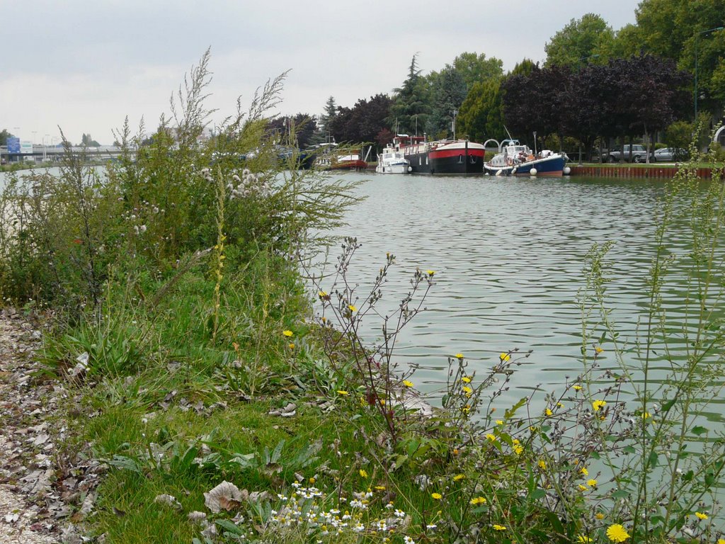 Reims: Péniches et bateaux sur le canal., Реймс