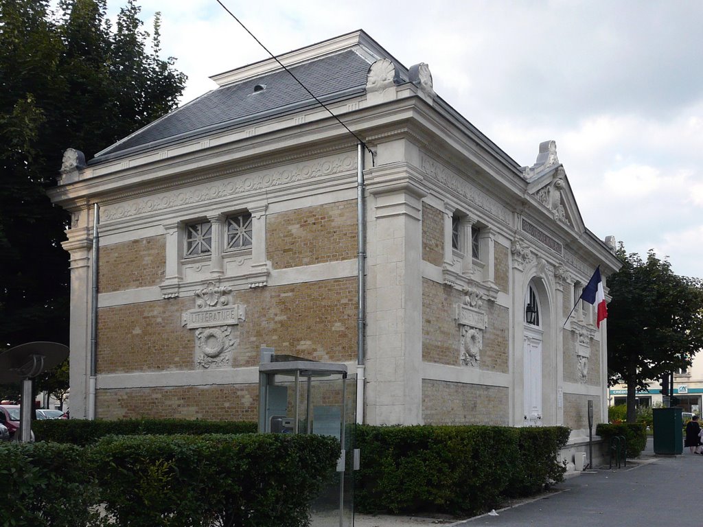 Reims: Bibliotèque Holden, Реймс