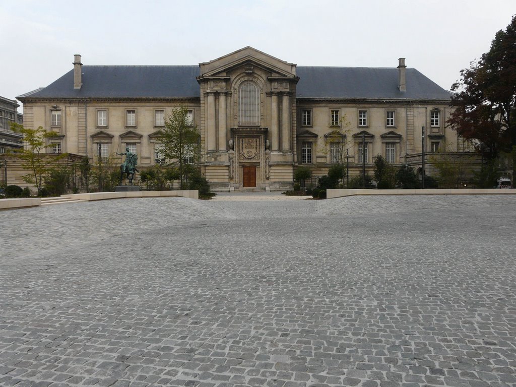 Reims: Palais de justice vu de la place du Cardinal Luçon., Реймс