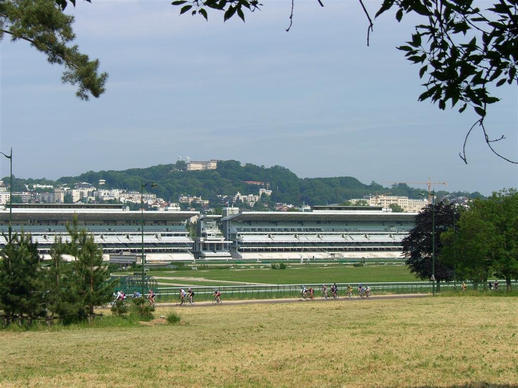 Longchamp Racecourse, Женневилльер