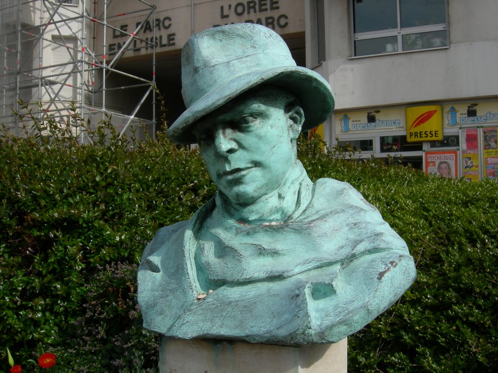 JEAN MOULIN, Исси-ле-Мулино