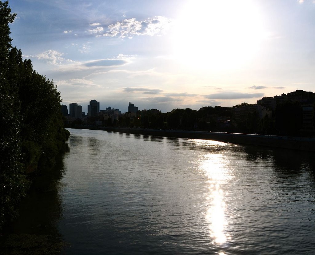 Belle lumière du soir dans une courbe de la Seine, Левальлуи-Перре