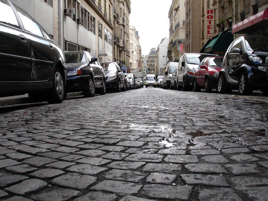 Street Level: Rue de Acasias, Левальлуи-Перре